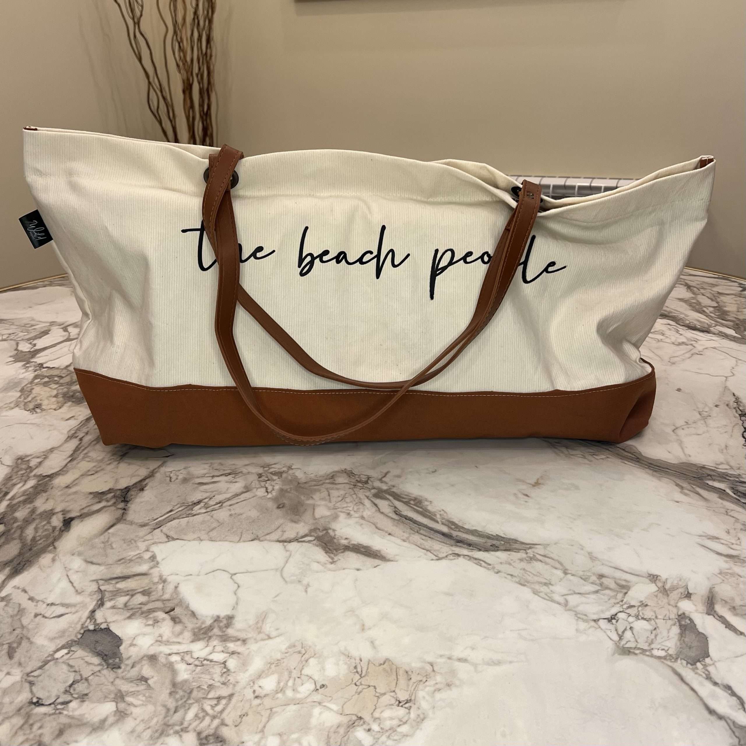 Stylish & Functional Beach Bag - Image 2