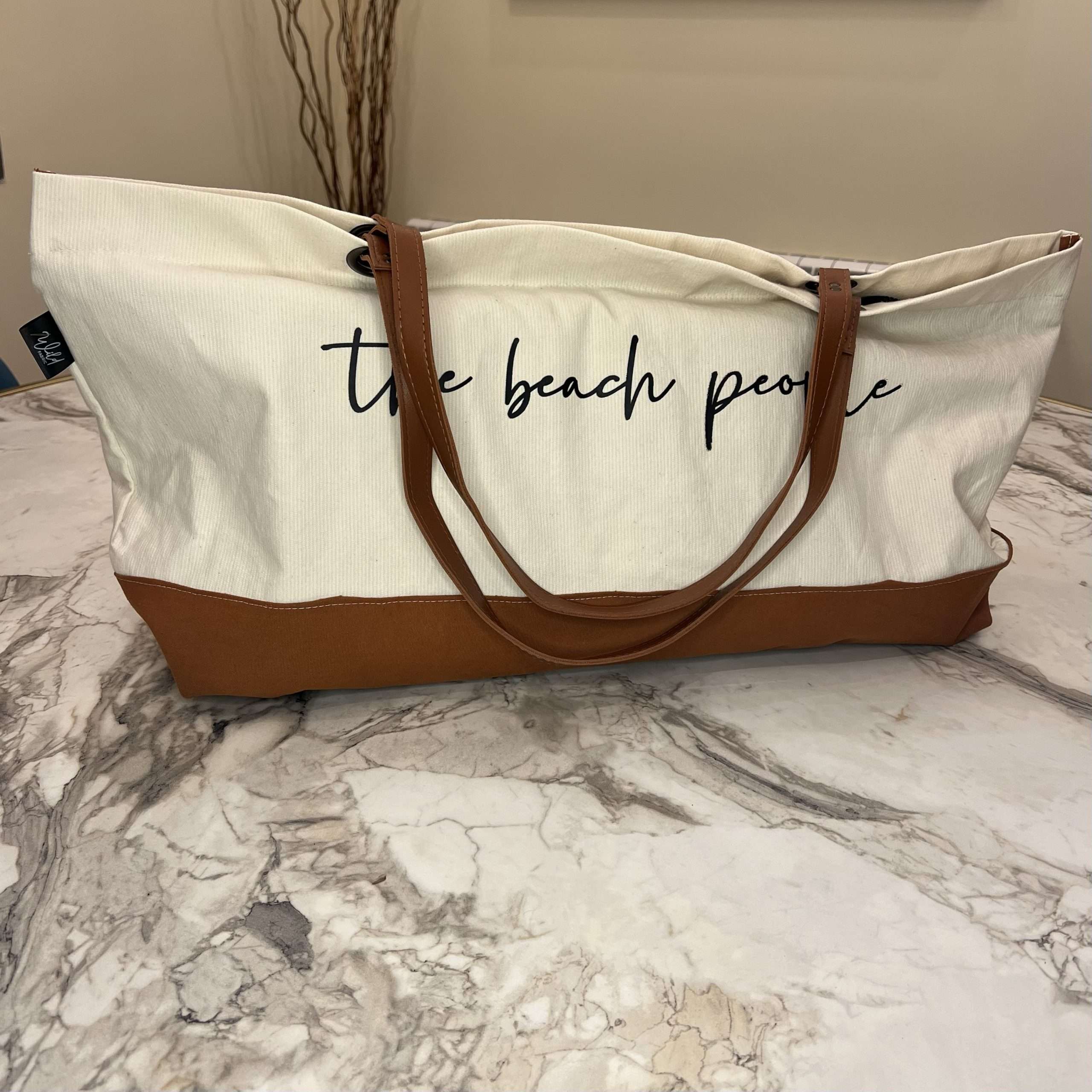 Stylish & Functional Beach Bag - Image 3